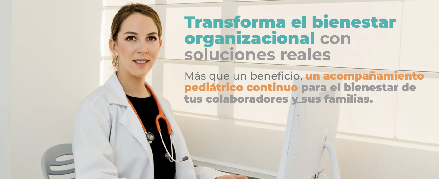 Imagen de pediatra en su consultorio