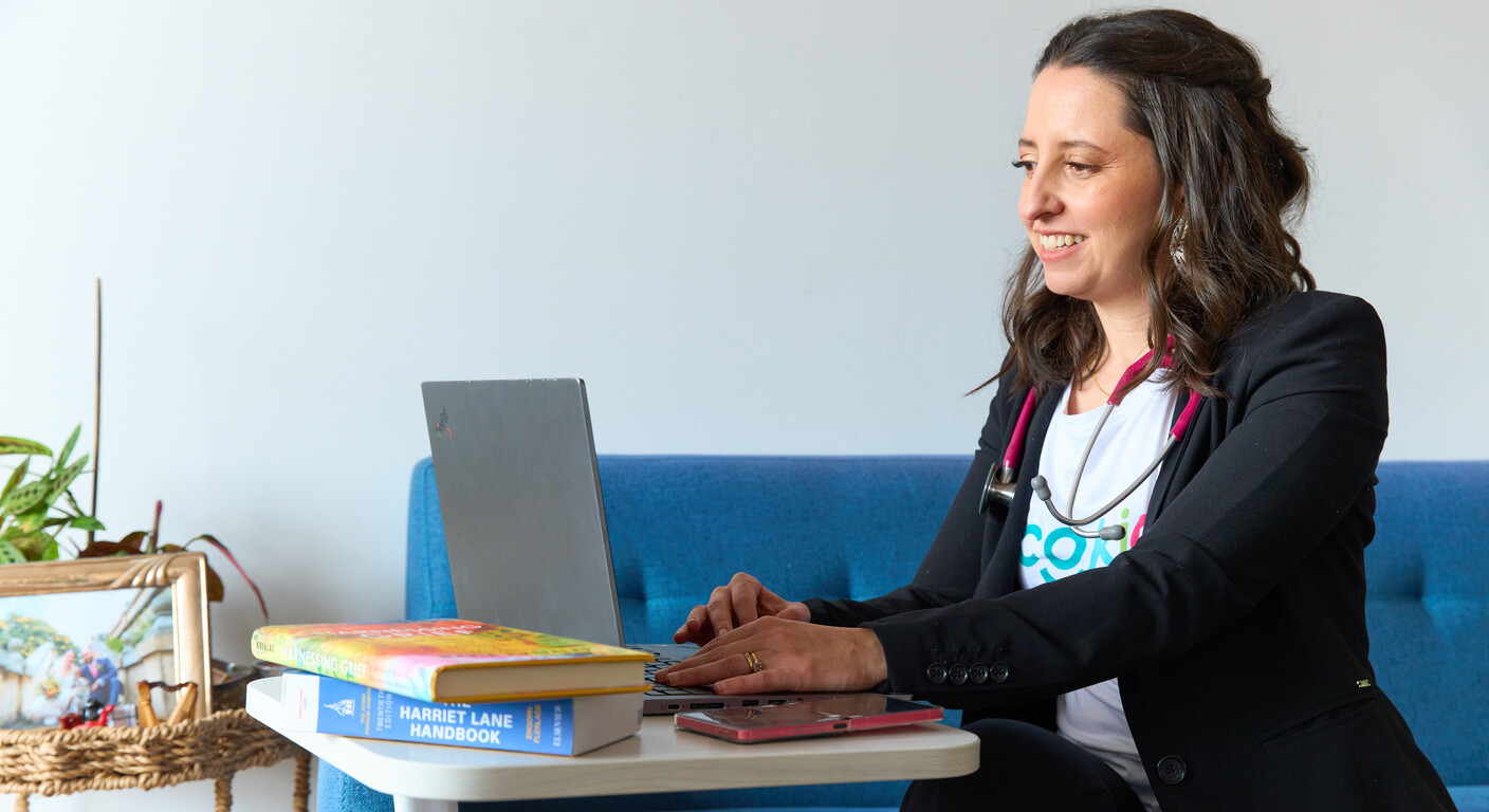 Familia feliz con Docokids